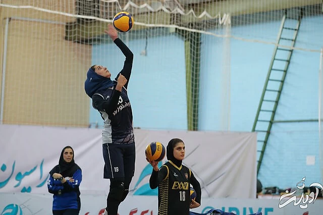 تصاویری عجیب از والیبال زنان/ تیم ملی رنگارنگ شد!